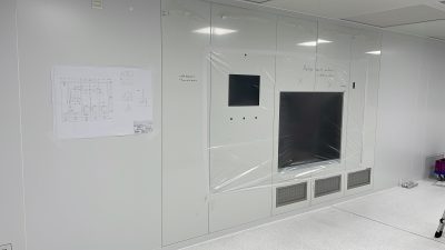 Reinraumwand mit Durchdringung der Anlage und Rückluft