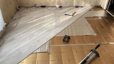 Vinylfußboden diagonal und elektrisch beheizt