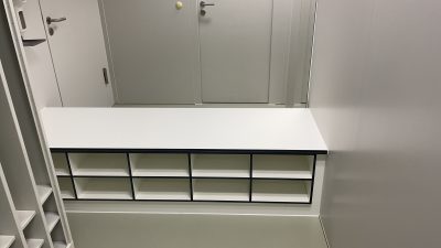 Montage Schichtstoffmöbel